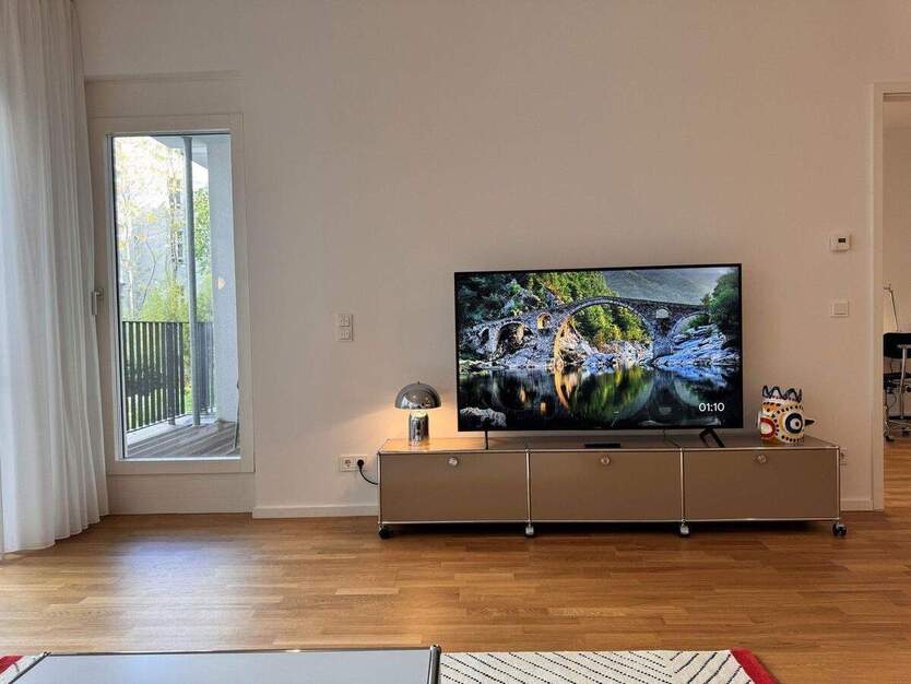 Neubau Kudamm . Olivaer Platz . MÖBLIERT . EBK . HWR . Loggia . Gäste-WC . 3 m Decke 2 zimmer