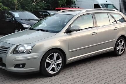 Toyota Avensis 179.200 km 3.250 &euro; Berlin 13409