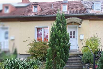 Attraktives Investmentobjekt in Berlin - Vermietetes Reihenmittelhaus mit Garten 4 zimmer