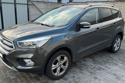 Ford Kuga 138.000 km 14.700 € Berlin 10179