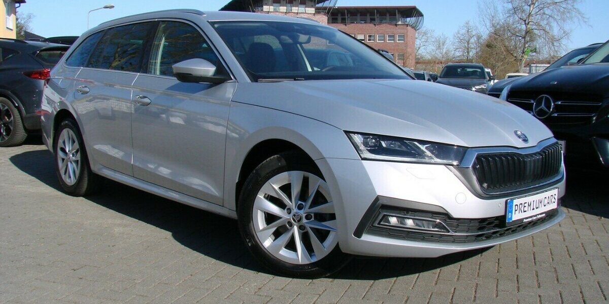 Skoda Octavia 2.0TDI Style ACC Columbus HeadUp AHK 48.103 km 27.480 &euro; Falkensee 14612