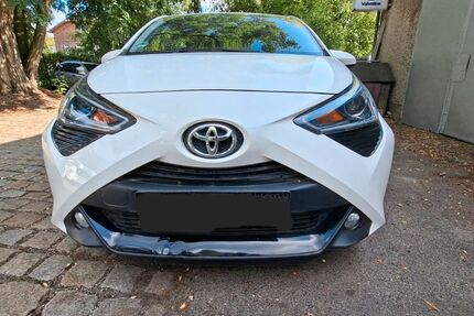 Toyota Aygo (X) 54.000 km 7.490 &euro; Berlin 12437