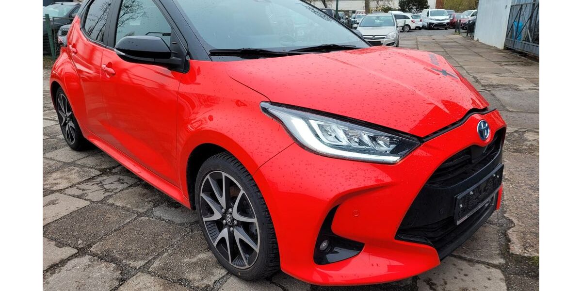 Toyota Yaris 83.255 km 12.900 &euro; Berlin 12277