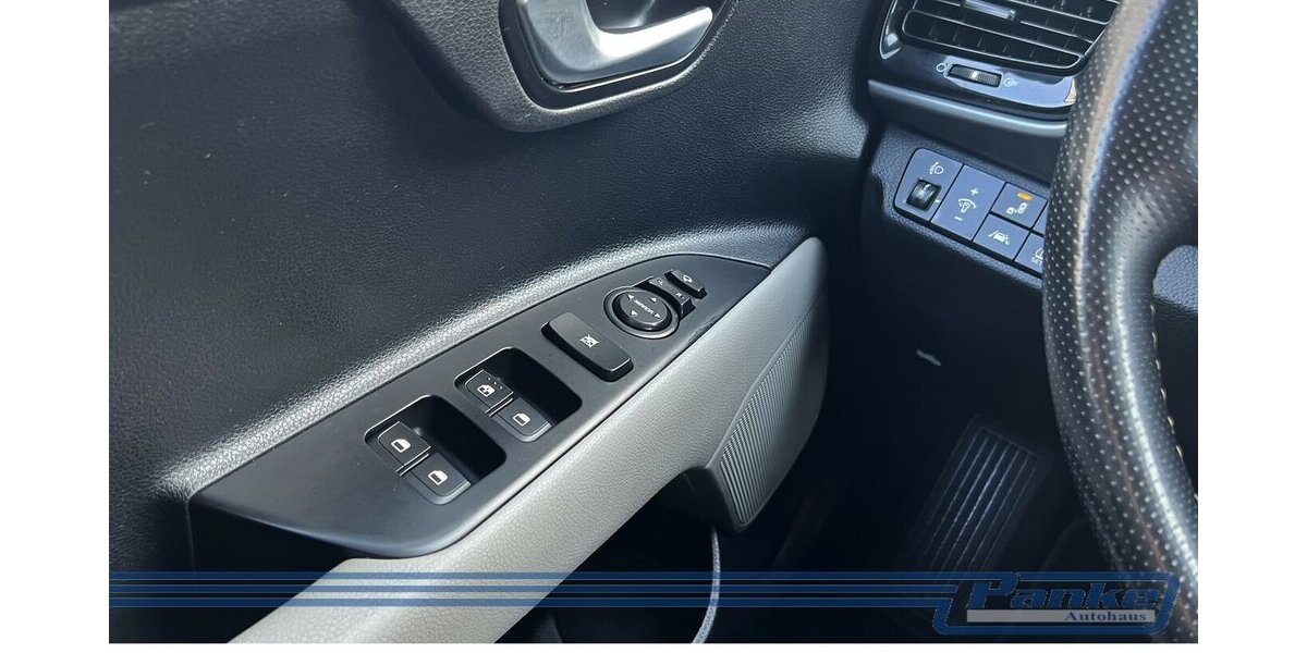 Kia Stonic Spirit 1.0*NAV*SHZ*RFK*BT*TotW*LED* 75.000 km 11.890 &euro; Berlin 13187