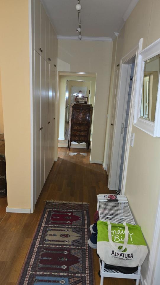 Provisionfrei ! Stunning 2-Bedroom Flat with Lake View & Pool