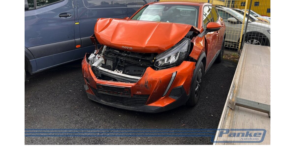 Peugeot 2008 1.2 PureTech 100 Active Pack*Unfall* 21.200 km 6.380 € Berlin 13187