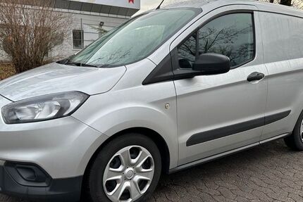 Ford Transit Courier 4.900 km 15.900 € Berlin 13597