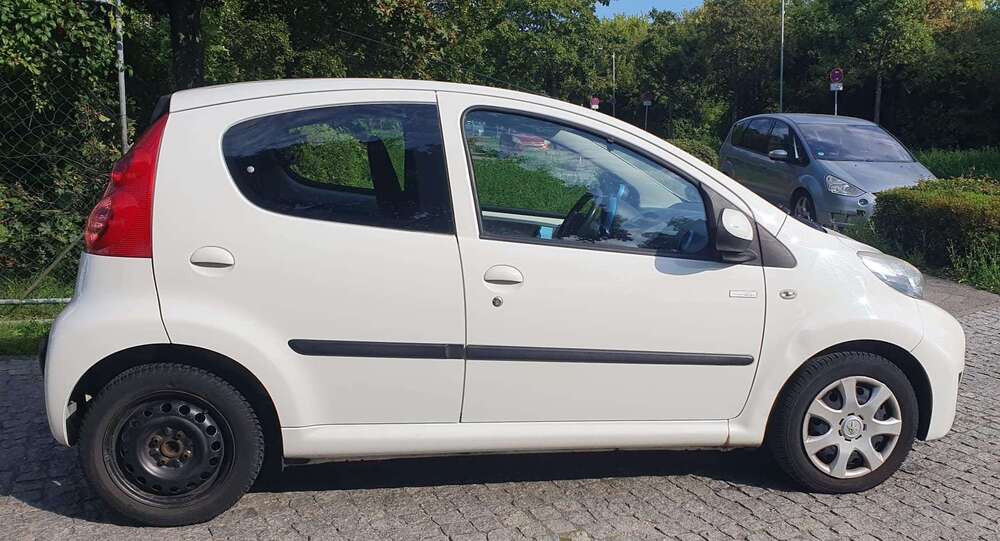 Peugeot 107 126.563 km 3.490 &euro; Berlin 12681