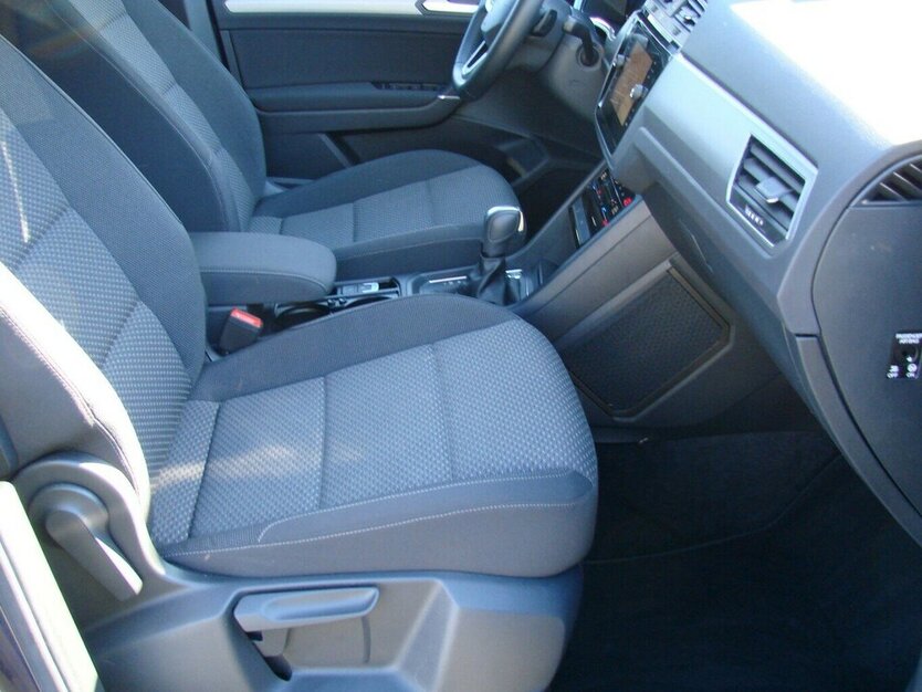 VW Touran 1.5TSI Comfortline 7-Sitzer ACC Standheizun 18.601 km 32.480 € Falkensee 14612