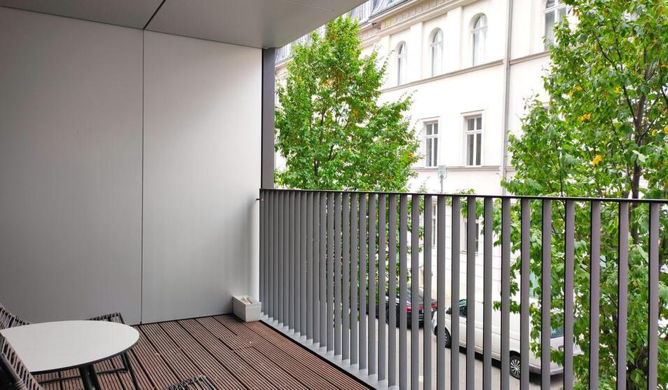 Luxus im Zentrum: ruhige Wohnung mit Pool, Sauna und Gym zimmer