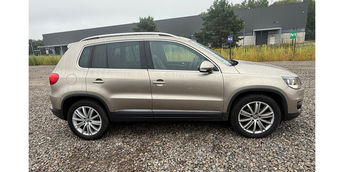 VW Tiguan Sport & Style Panorama BM -T Navi 1.Hand 95.150 km 12.500 € Berlin 10247