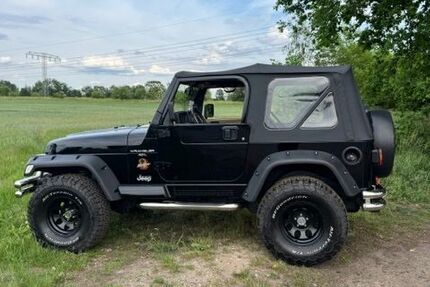 Jeep Wrangler 178.523 km 23.290 &euro; Berlin 12353