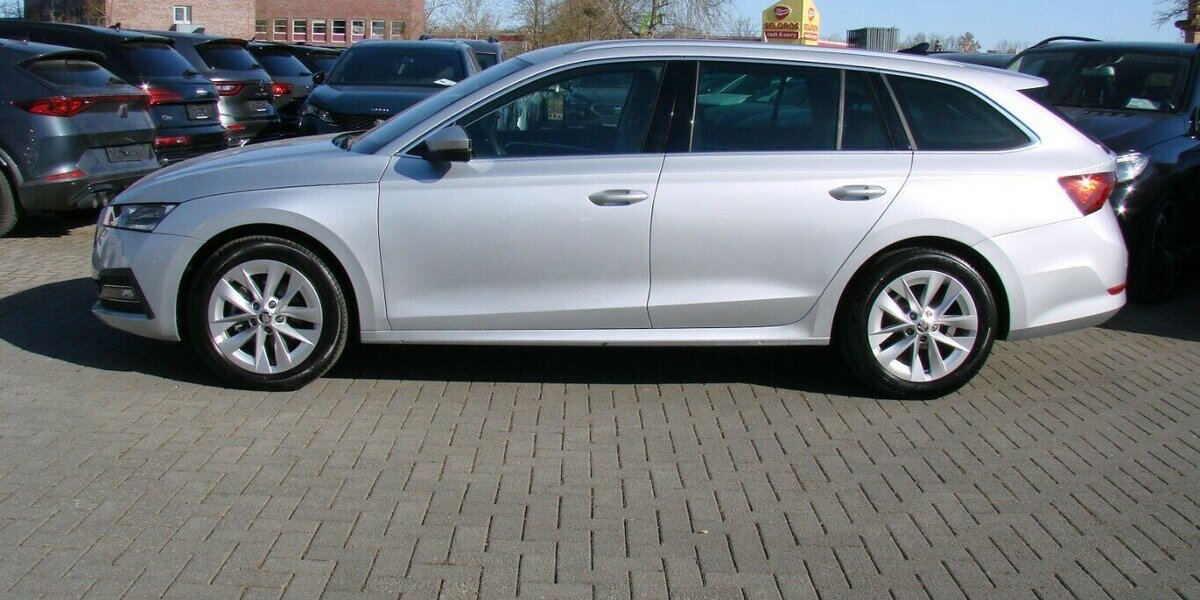 Skoda Octavia 2.0TDI Style ACC Columbus HeadUp AHK 48.103 km 27.480 &euro; Falkensee 14612