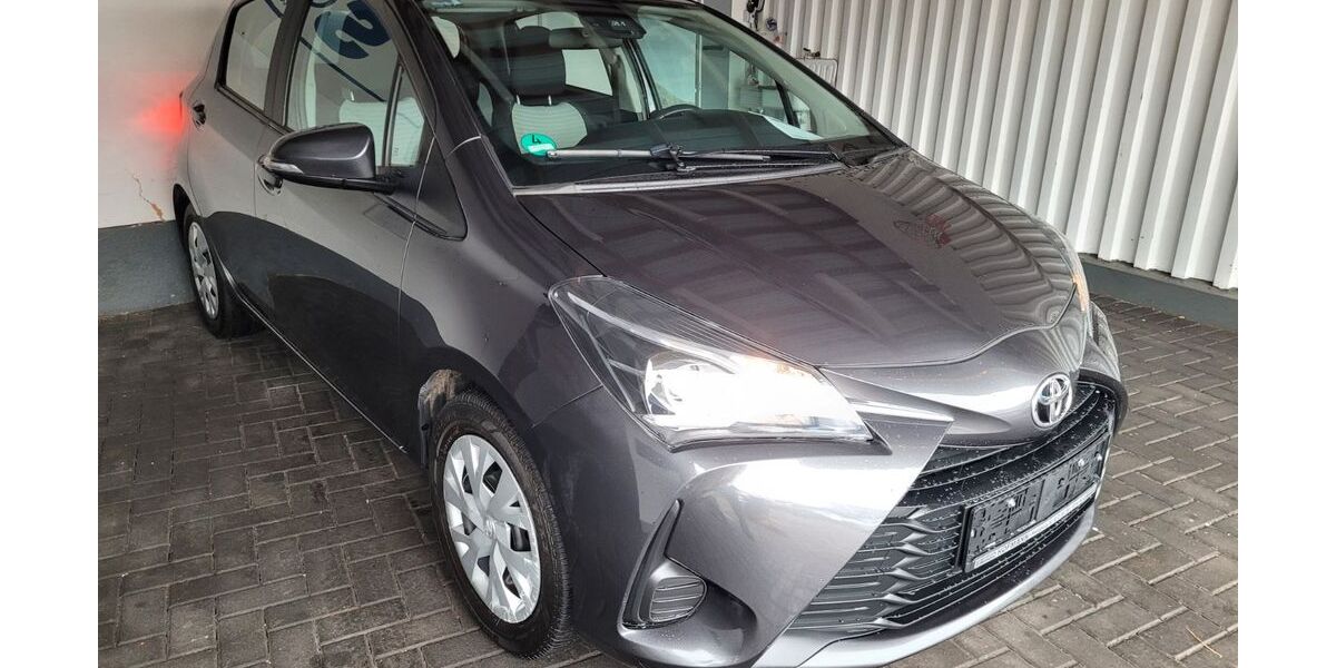 Toyota Yaris 94.332 km 8.900 &euro; Berlin 12277