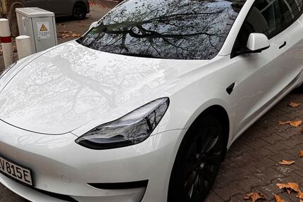 Tesla Model 3 54.500 km 26.750 € Berlin 12159