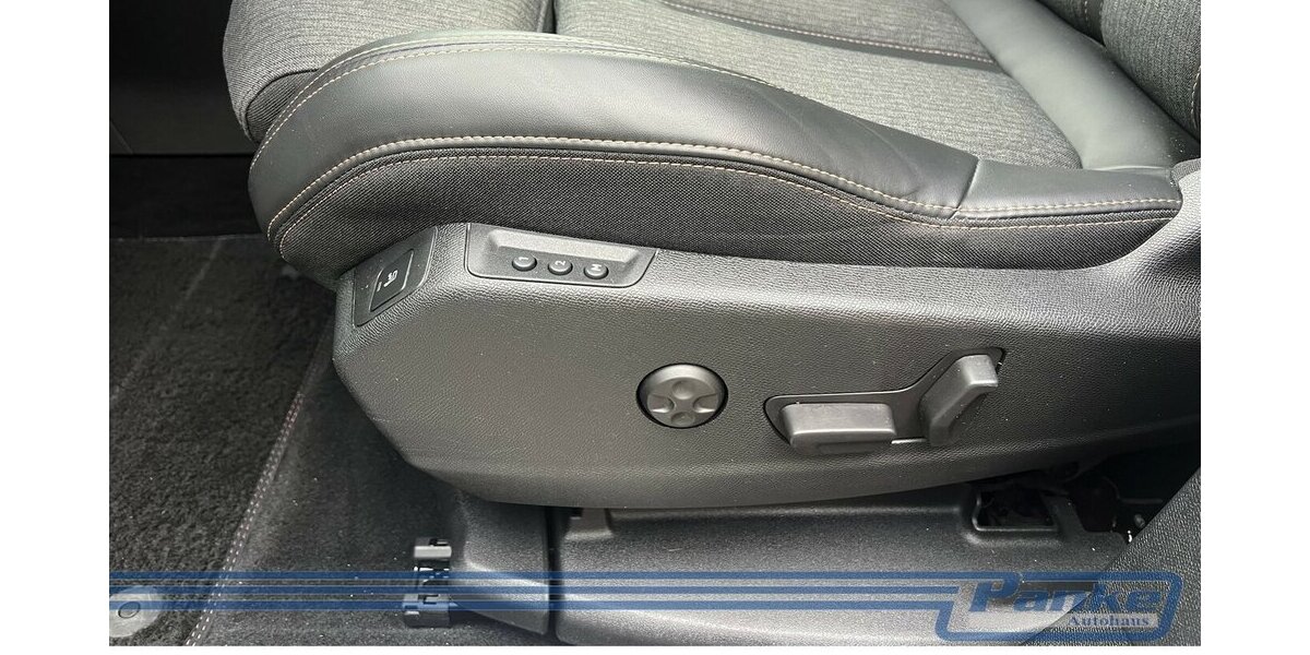 Peugeot 5008 GT-line*7-Sitz*LED*Massage*Memory*Digi* 134.439 km 15.990 &euro; Berlin 13187