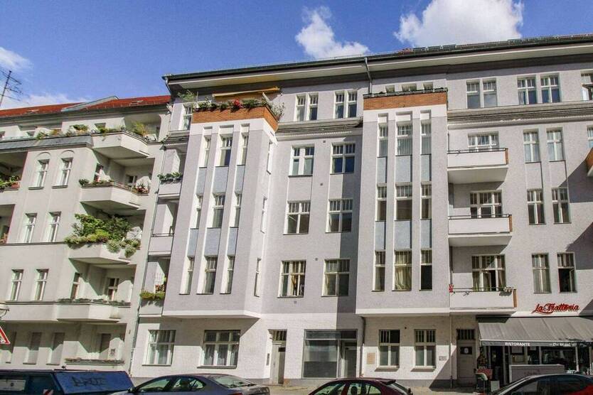 Stilvolle 4-Zimmer-Erdgeschoßwohnung mit Gartenfläche im Herzen Berlins (2019 modernisiert)