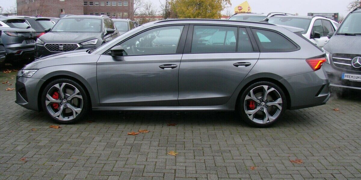 Skoda Octavia RS 2.0TSi AHK ACC LED Kamera 4.466 km 36.980 &euro; Falkensee 14612