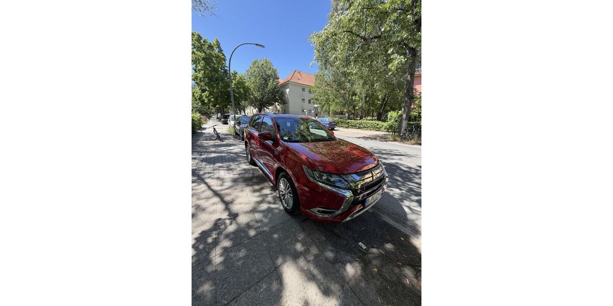 Mitsubishi Outlander 93.200 km 18.699 &euro; Berlin 12203