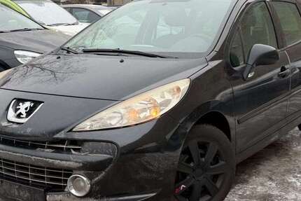 Peugeot 207 185.000 km 1.750 &euro; Berlin 10245