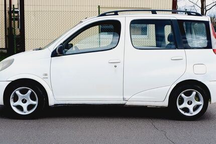 Toyota Yaris 146.556 km 1.800 € Berlin 13629