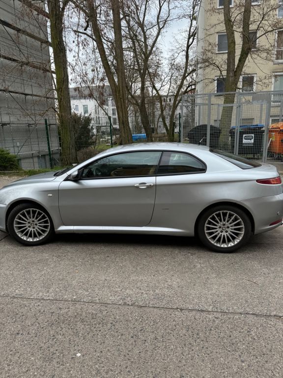 Alfa Romeo GT 215.000 km 2.900 € Berlin 12107