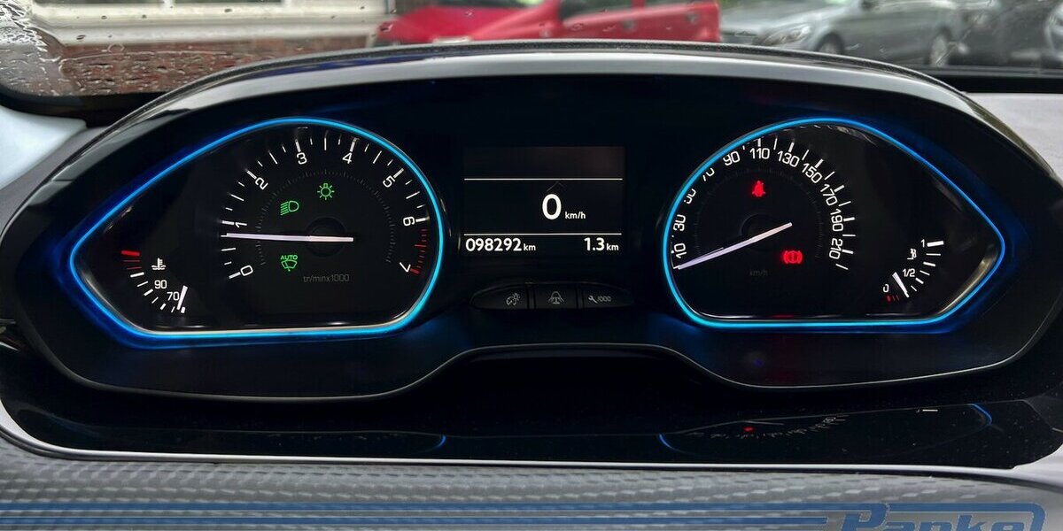 Peugeot 2008 Allure*Navi*PDC*SHZ*Ambiete*1-Hand*Tel. 98.291 km 8.480 &euro; Berlin 13187