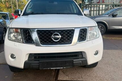 Nissan Navara 249.530 km 8.490 &euro; Berlin 12351