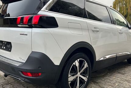 Peugeot 5008 129.000 km 16.400 € Berlin 13403