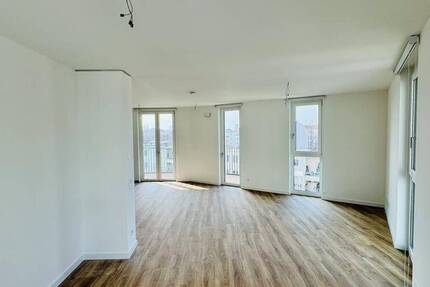 Helle Wohnung mit großem Sonnenbalkon im Erstbezug!