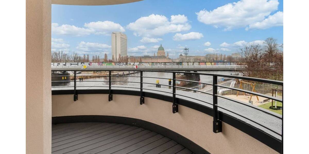 Elegantes Wohnen am Wasser: Stilvolle Wohnung mit Panorama auf Potsdams Wahrzeichen 3 zimmer