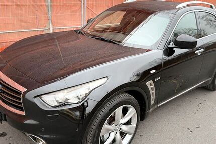 INFINITI QX70 250.000 km 11.499 &euro; Berlin 12057