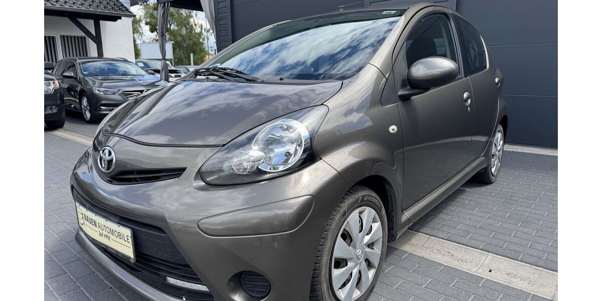 Toyota Aygo (X) 215.000 km 2.970 &euro; Nauen 14641