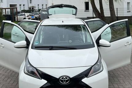 Toyota Aygo (X) 48.000 km 9.999 &euro; Berlin 13089