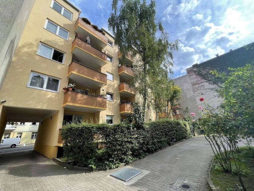 Schöneberg: Gepflegte ETW mit Balkon im 1. OG