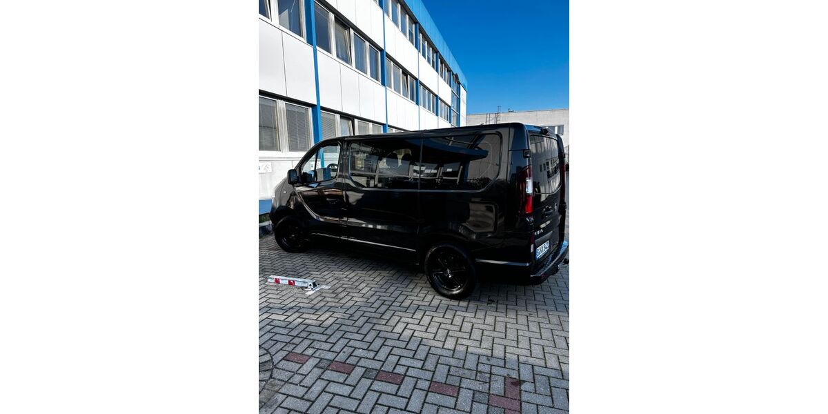 Opel Vivaro 88.800 km 17.990 &euro; Berlin 12349