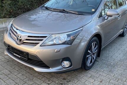 Toyota Avensis 222.937 km 7.590 &euro; Berlin 13581