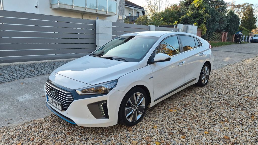 Hyundai IONIQ 75.000 km 13.600 € Berlin 13053