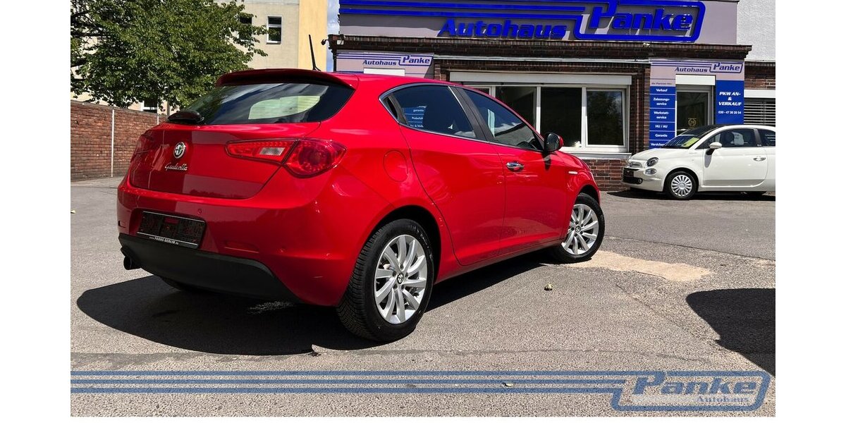 Alfa Romeo Giulietta Turismo*Pano*Schiebe*Sport*SHZ*Tempo* 95.791 km 10.990 &euro; Berlin 13187