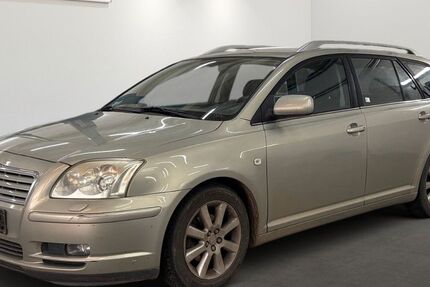 Toyota Avensis 176.304 km 2.399 &euro; Berlin 12681