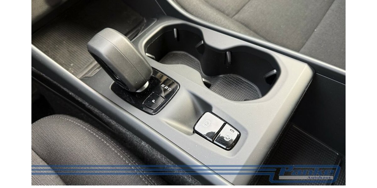 Volvo XC40 Essential 2WD 8G*LED*Virtuall*PDC*BT*Tempo* 15.156 km 26.990 &euro; Berlin 13187