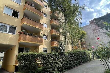 Schöneberg: Gepflegte ETW mit Balkon im 1. OG