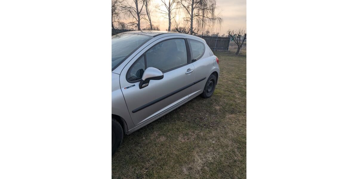 Peugeot 207 155.000 km 799 &euro; Nauen 14641