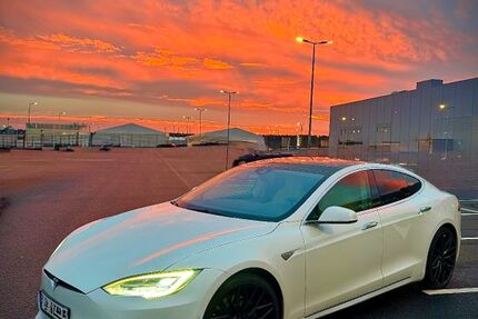 Tesla Model S 118.000 km 25.400 € Berlin 10365