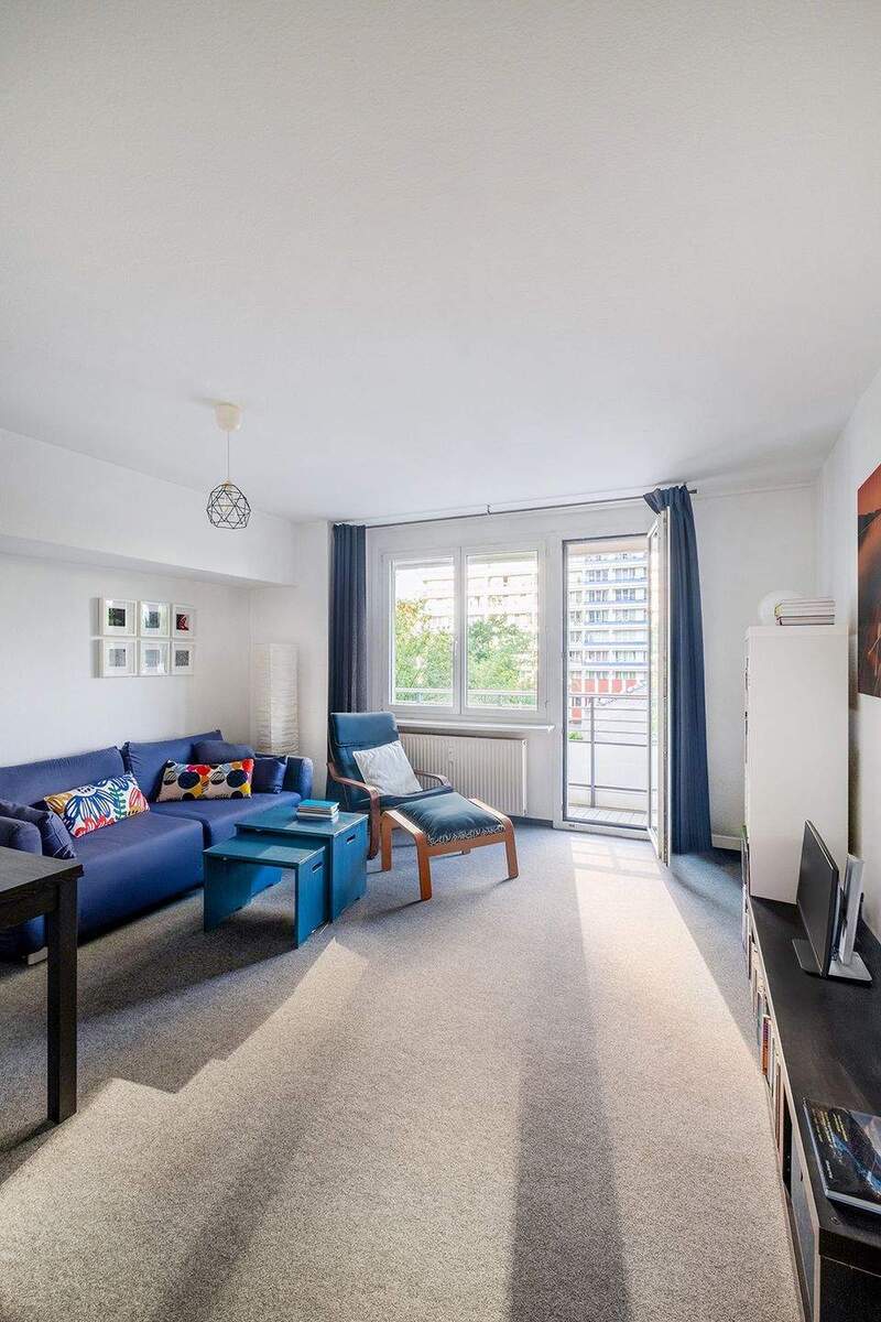 Wohnen im Hochhaus der Ostmoderne - 3 Zimmer mit Südwestloggia in zentraler Lage 3 zimmer