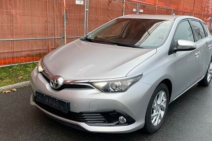 Toyota Auris 27.500 km 9.999 &euro; Berlin 12057