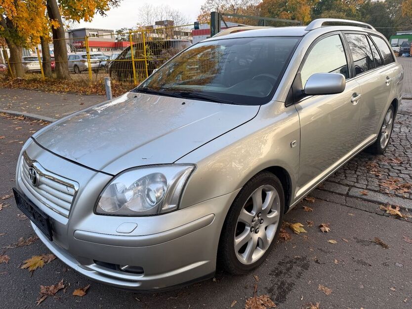 Toyota Avensis 240.000 km 3.900 € Berlin 12109