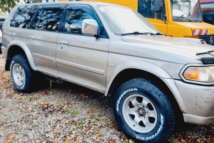 Mitsubishi Pajero 198.676 km 1.400 € Berlin 13629