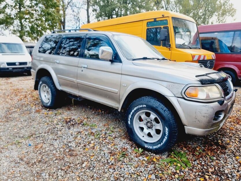 Mitsubishi Pajero 198.676 km 1.400 € Berlin 13629