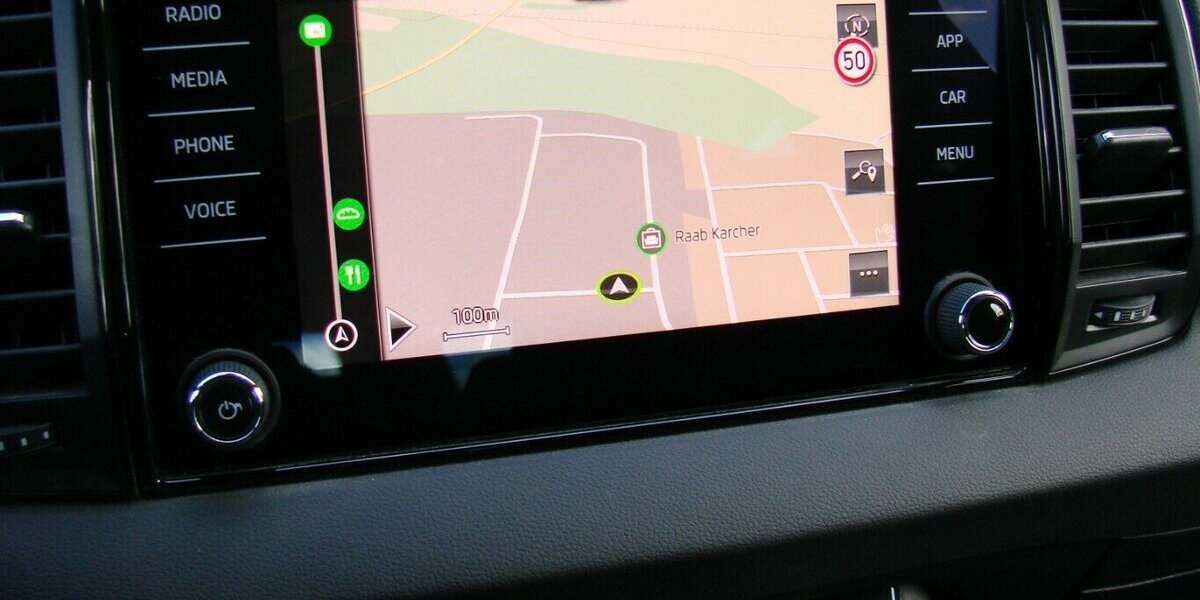 Skoda Karoq 1.5TSi Sportline ACC Navi LED Kamera 33.284 km 31.890 &euro; Falkensee 14612